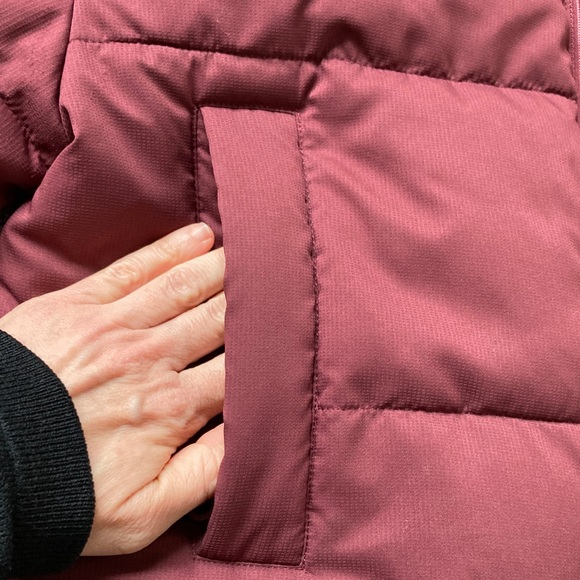 Girlfriend Collective Wine Cropped Recycled Puffer Jacket Minimalist Edgy sz XS - Picture 9 of 13